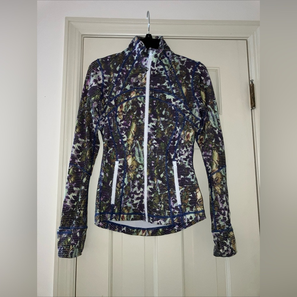Lululemon Size 4 Vintage Camo Define Jacket With Thumbholes
